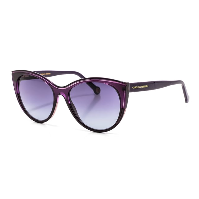 Gafas de sol CH0142S con montura de acetato

Forma y diseño:
- Estas gafas Carolina Herrera tienen una silueta en forma de ojos de gato.

Material de la montura:
- La montura de estas gafas está fabricada en acetato, un material plástico.
- El acetato proporciona durabilidad, flexibilidad y un acabado liso a la montura.

Patillas de acetato:
- Las patillas también están hechas de acetato, a juego con el material de la montura.
- El acetato en las patillas las hace livianas y cómodas de llevar.

Detalles de la marca:
- Grabado de la marca Carolina Herrera en las patillas.
- Estos elementos de diseño ayudan a identificar claramente el modelo como parte de la colección de gafas Carolina Herrera.

Lentes:
- Los lentes son de alta calidad.
- Estos lentes proporcionan una excelente protección UV y una visión nítida y clara.
 Medidas: Alto lente: 48 mm. Ancho lente: 56 mm. Puente: 17 mm. Patillas: 145 mm.
 Composición: Acetato
 Cuidados:
Utiliza un paño de microfibra suave y limpio para limpiar tus gafas de sol. Este tipo de paño no rayará los lentes.
Evita usar productos de limpieza abrasivos, detergentes, alcohol o acetona, ya que pueden dañar los lentes y los tratamientos antirrefleja