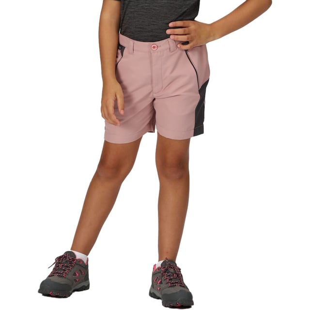 The Sorcer Mountain III boys' shorts from Regatta are perfect for their adventures. The boys' sports shorts are crafted with a lightweight but durable fabric that'll keep them agile. Isotex stretch panels keep them comfy. Finished with a water-repellent coating. Perfect for the campsite, the park or the beach.