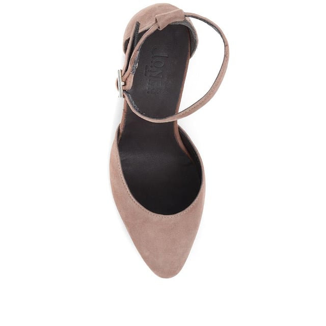 Sculpted in buttery suede with a pointed closed toe, the Cloria courts are your work to weekend footwear staple. Fastening securely around your ankle, they feature a practical (aka comfortable) block heel.