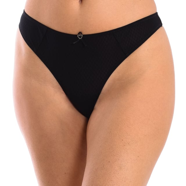 Tanga fabricado con tejido elástico “nido de abejas”.

La tanga modelo SONIA está diseñada para ofrecer una combinación ideal de estilo y comodidad. Confeccionada con tejido elástico de alta calidad, esta tanga garantiza una sensación de suavidad y una experiencia de uso confortable durante todo el día. Los materiales transpirables aseguran frescura continua, mientras que su diseño minimalista proporciona una silueta favorecedora y un ajuste sin restricciones, ofreciendo una sensación de segunda piel. Ideal para el uso diario, el modelo SONIA es perfecto para mujeres que buscan una prenda íntima funcional y elegante. Con su durabilidad y suavidad, esta tanga es una opción esencial y versátil para cualquier ocasión.
 Composición: 68% Poliamida, 21% Elastano, 11% Algodón
 Cuidados:
Lavar a temperatura máxima 30º.
No planchar. 
No usar lejía.
No usar secadora.
No lavar en seco.