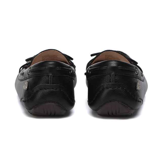 Grebes, embodies timeless elegance with its sleek design, destined to be your go-to choice for summer. Crafted with a breathable leather lining and offered in a palette of neutral and soft pastel hues, it's ideal for all your upcoming summer adventures. Product No. EAU1001 Description: Leather Upper Leather Insole Leather Lining Rubber Sole