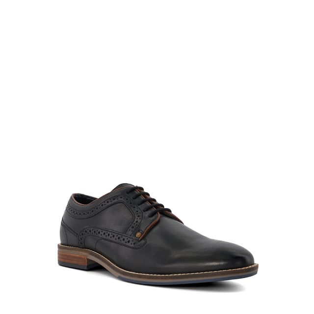Embrace classic styling with our elevated wing-tip brogue, Bennett. The brogue detailing lifts this otherwise minimal style, making it more versatile for both formal and less formal occasions. Crafted from the finest material, and made to last, Bennett culminates in metal hardware trims and our bespoke visible topstitching, setting the look apart.