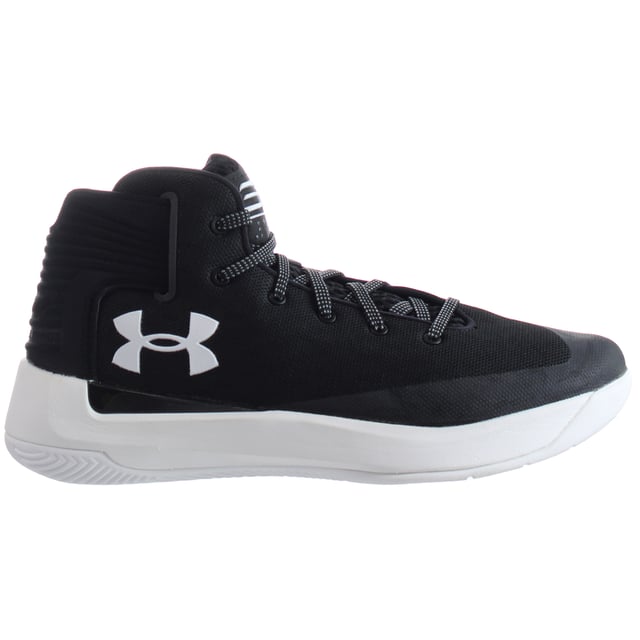 Zapatillas Under Armour SC 3Zero negras para hombre, una opción de calzado elegante y orientada al rendimiento diseñada para los entusiastas del baloncesto que buscan sujeción y capacidad de respuesta en la cancha. Estas zapatillas de Under Armour están inspiradas en las habilidades y el estilo de la superestrella de la NBA Stephen Curry, lo que las convierte en una opción ideal para los jugadores de baloncesto que quieren elevar su juego.

Características principales:

 Diseño SC 3Zero:  Las zapatillas forman parte de la línea SC 3Zero de Under Armour, inspirada en las proezas baloncestísticas de Stephen Curry.

Color negro: Las zapatillas vienen en un clásico color negro, añadiendo un toque atemporal y versátil a tu atuendo de baloncesto.

Ligeras y transpirables: Fabricadas con materiales ligeros y transpirables, las zapatillas favorecen la circulación del aire y mantienen tus pies cómodos durante el juego intenso.

Amortiguación sensible: Las zapatillas SC 3Zero están equipadas con amortiguación sensible para absorber el impacto y proporcionar retorno de energía, apoyando tu agilidad en la cancha.

Ajuste de apoyo: Las zapatillas están diseñadas para proporcionar estabilidad y sujeción en los movimientos y cortes rápidos durante el juego de baloncesto.

Patrón de tracción en espiga: La suela exterior de las zapatillas presenta un patrón de tracción en espiga que garantiza un excelente agarre y maniobrabilidad en la cancha de baloncesto.

Construcción duradera: Construidas con materiales de alta calidad, estas zapatillas están hechas para soportar las exigencias de los partidos y entrenamientos de baloncesto.

Versatilidad: Adecuadas tanto para canchas de baloncesto interiores como exteriores, lo que las hace versátiles para diversos entornos de juego.