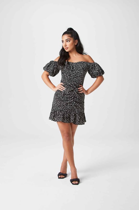 The perfect summer mini dress featuring a flawless fitted silhouette with a spotted pattern and off the shoulder sleeves. The ideal dress for a night out with friends to a holiday centrepiece, this dress will quickly become your favourite. Model is 5'5 and wears a size 8.