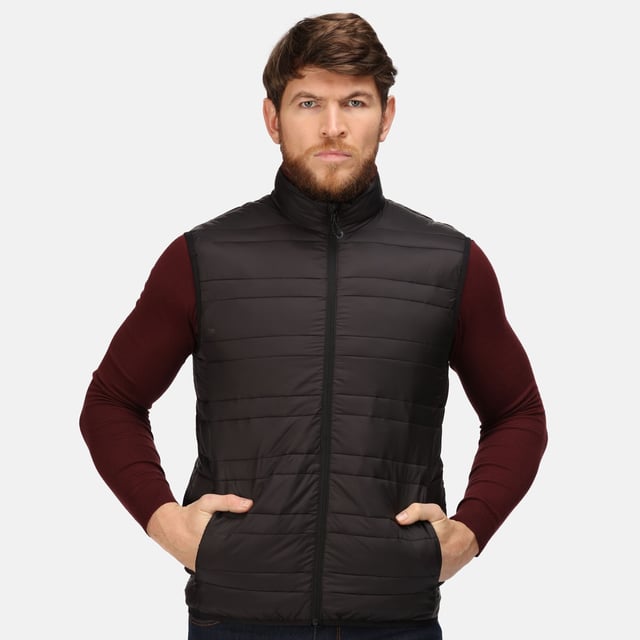 100% polyamide. Water repellent finish. 2 zipped lower pockets. Down touch performance insulation.