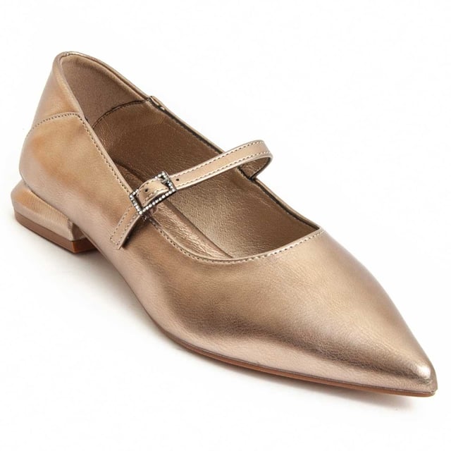 Casual ballerina voor dames. Comfortabele pasvorm. Gevoerde binnenzool van natuurlijk leer. Door andere merken voor ons merk gemaakt.