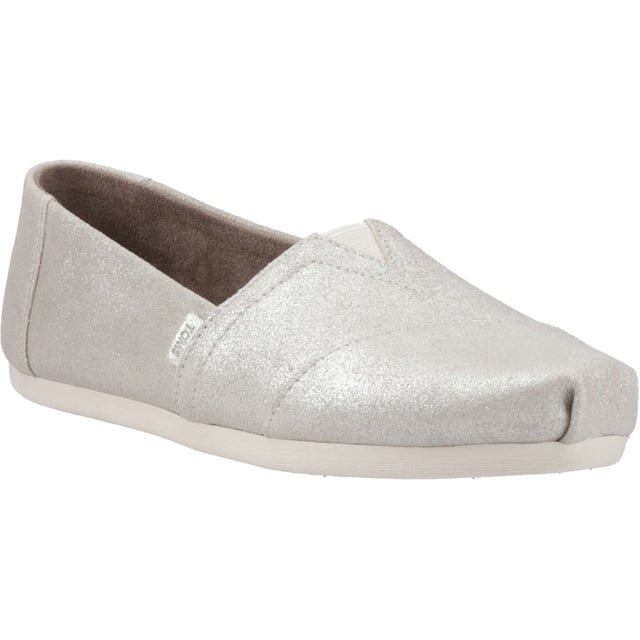 Alltäglicher Stil mit traumhaftem Komfort. Dieser klassische, leicht zu tragende Alpargata-Schuh verfügt über ultra-weiche CloudBound-Sohlen für verbesserte Atmungsaktivität und wolkenartigen Halt. Schlüpfen Sie für einen einfachen Stil hinein und verleihen Sie jedem Look einen majestätischen Moment.