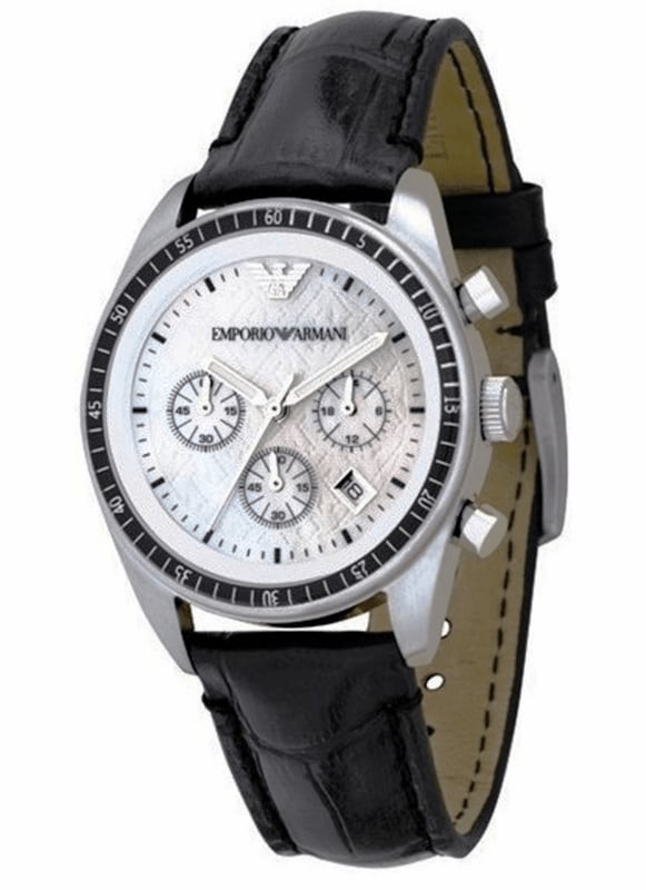 Emporio Armani AR5670 - Unisex Uhr Quarz aus Edelstahl• Material: Edelstahl• Glas: Mineral• Armband: Leder• Farbe: Silber• Wasserbeständigkeit: 30 m (3 ATM)• Gehäusegröße: 38 mm