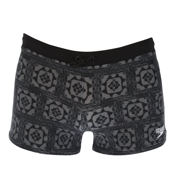 Heren Speedo Valmilton Aquashort in zwartgrijs.- taille met koord.- Vormvast.- Monochrome abstracte palmbladerenprint.- Hogere chloorbestendigheid dan standaard zwemkledingstoffen - blijft langer als nieuw met CREORA® HighClo™.- Nylon garens in de EnduraFlex stof.- Body: 80% Polyamide, 20% Elastaan. Voering: 100% Polyester. Ref: 800303115749Let op: retourzendingen worden alleen geaccepteerd als het hygiënelabel nog aan het product bevestigd is.