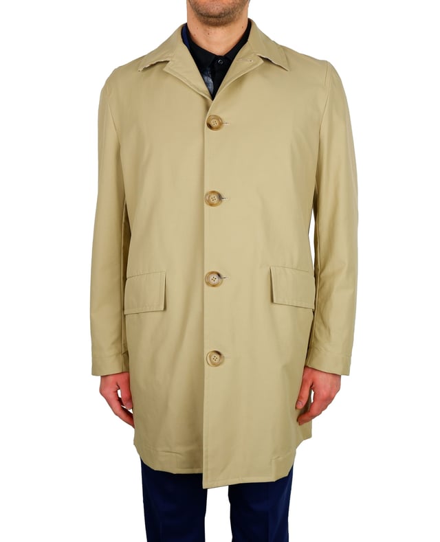 Klassischer und stilvoller Aquascutum Beige Trenchcoat  
Hergestellt aus hochwertigen Materialien  
Verdeckte, einreihige Verschluss  
Knopfseitentaschen  
Rückseite mit Knopföffnung  
Hergestellt in Italien  
Erfordert eine professionelle chemische Reinigung  
Perfekt für Männer, die zeitlose Mode schätzen  
Material: 66% Baumwolle, 34% Polyamid