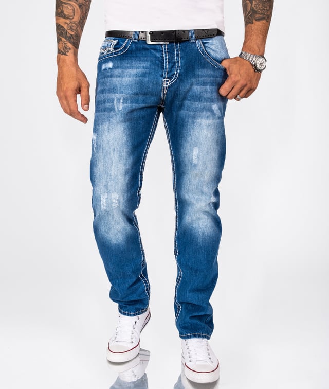 Ein Klassiker für Arbeitsalltag, Freizeit und Urlaub ist die Blue Jeans im Comfort Fit! Viele unserer hell- bis dunkelblauen Herren Jeans gefallen mit coolen Waschungen im Used-Look. Die lässig sitzenden Hosen verfügen über gerade geschnittene Beine, das typische 5-Pocket-Design und ein Rock-Creek Patch. Neben praktischen Bundschlaufen besitzen sie einen Verschluss mit Knöpfen oder Zipper. Unsere Herren Jeans bestehen zu 100% aus Baumwolle oder haben einen hohen BaumwollAnteil. Bei einigen Modellen sorgt ein Stretch-Anteil für die perfekte Passform.