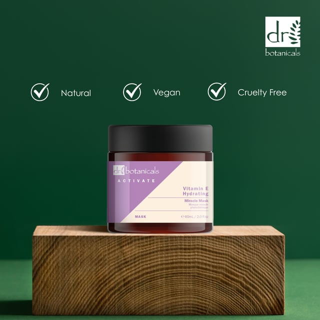 Dr Botanicals Activate Phytochemical Miracle Mask es una fórmula de belleza limpia que combina ingredientes naturales como el aceite de coco, el aceite de almendras dulces y el aceite de pepitas de uva para hidratar y nutrir la piel. Con sus suaves propiedades exfoliantes y su fórmula rica en antioxidantes, esta mascarilla ayuda a iluminar y suavizar la piel, dejándola sana y radiante. Perfecta para quienes buscan una solución natural y eficaz para el cuidado de la piel.