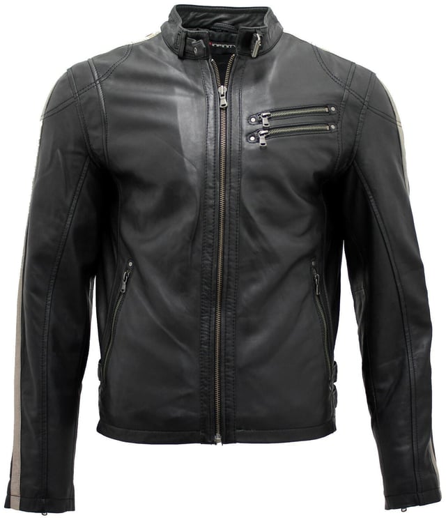 Dale a tu look casual un acabado elegante y de alto octanaje con esta chaqueta Cafe Racer. Confeccionada suntuosamente en suave napa, este diseño ajustado cuenta con una elegante silueta de motociclista que brinda un estilo retro genial. Esta chaqueta presenta tiras de cuero de colores en los hombros y los brazos que recuerdan el estilo clásico de las carreras. También incluye un cierre de cremallera YKK en la parte delantera hasta un cuello corto con una correa con hebilla que se cierra en la garganta e incluye dos bolsillos con cremallera en ángulo en el pecho y otros dos en la cintura.