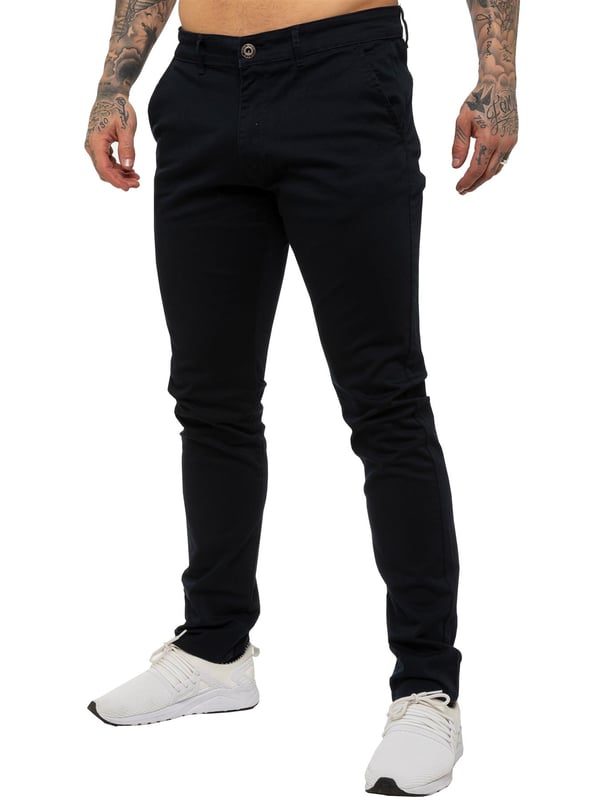Disfruta del máximo confort y estilo con nuestros Pantalones Chinos de Ajuste Ceñido para Hombre de ENZO. Con una elegante abertura de cremallera, dos bolsillos delanteros, dos bolsillos traseros con ribete y el logotipo característico de la marca en la parte posterior de la cintura.