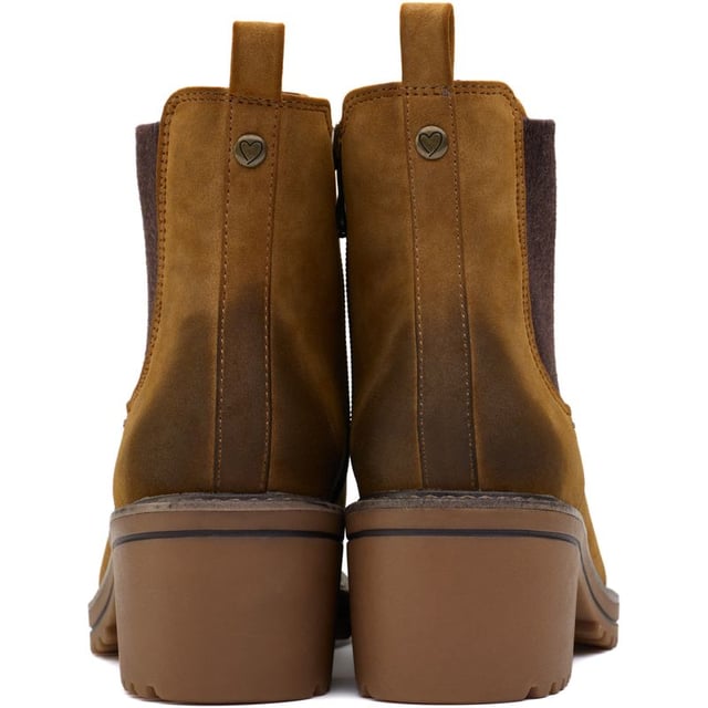 Botas de mujer de color tostado con cremallera interior de Marco Tozzi, fabricadas en sintético y suela de goma. Incluyen: cremallera interior, trabilla en el talón, altura del tacón 5 cm y 100 % veganas.