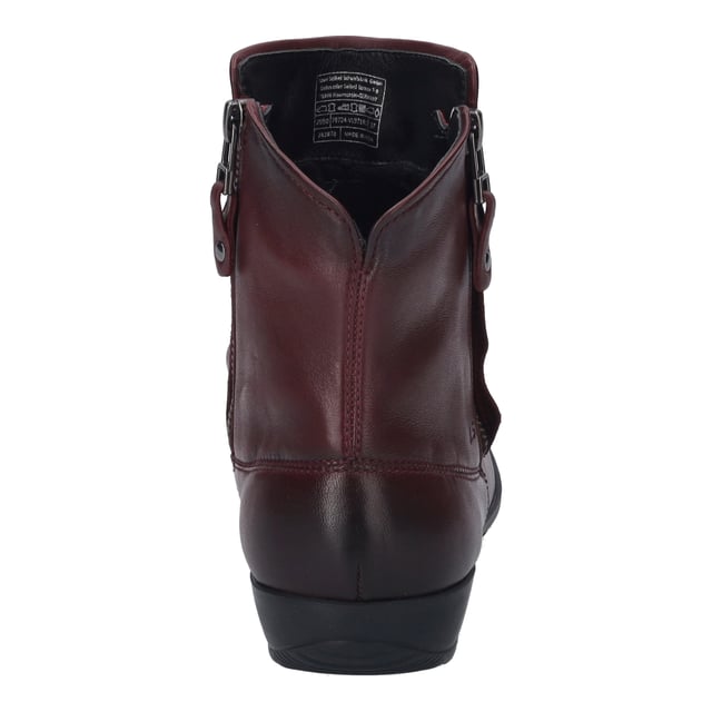 These women's Naly 24 ankle boots are perfect for autumn and winter. The Naly 24 model is easy to slip on thanks to the practical zip. The shoe is warmly lined for cold days. We make these ankle boots from durable nappa leather. The width G makes the Naly 24 ankle boot particularly comfortable for normal feet. This fashionable Naly 24 model gives you the freedom to go your own way.