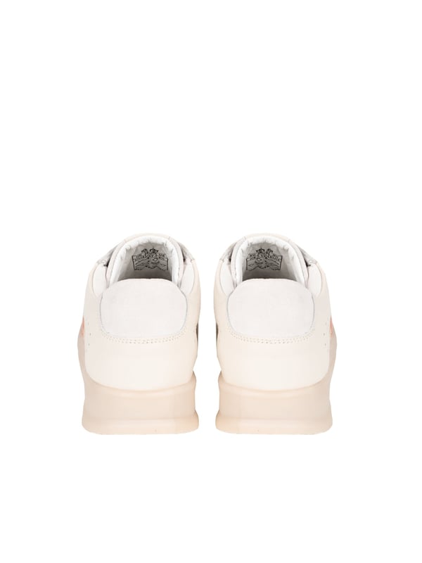 Atados con cordones, estos zapatos proporcionan un ajuste perfecto y estabilidad, lo que te permite disfrutar de comodidad todo el día, ya sea que estés en el trabajo, en una reunión con amigos o dando un paseo por la ciudad.

La punta redonda da a los zapatos un aspecto clásico y versátil, que se combina perfectamente tanto con un atuendo elegante como casual, destacando tu estilo único.

En la lengua y en los laterales, el nombre de la marca añade un carácter único a los zapatos, destacando su originalidad y alta calidad, lo que sin duda atraerá la atención y el reconocimiento de los demás.

La suela con logo no solo demuestra la autenticidad del producto, sino que también proporciona excelente adherencia y durabilidad, haciendo que los zapatos sean ideales para usar durante mucho tiempo.

Hechos de cuero ecológico de alta calidad, estos zapatos no solo ofrecen una apariencia elegante, sino también una comodidad y durabilidad excepcionales, lo que te permitirá usarlos durante muchas temporadas.

Empaquetados en una caja de la marca, estos zapatos son la elección perfecta para un regalo a un ser querido o como un aditamento de lujo a tu propia colección de calzado, garantizando satisfacción desde el primer momento.