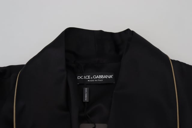 100% silk material for ultimate comfort and luxury
  Shawl lapels and belt for a classic dressing gown look
  Elegant black color adds sophistication
  Logo details showcase the brands iconic style
  Made in Italy for exceptional quality
Material: 100% Silk
