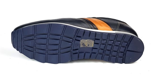 These comfortable Leather trainers feature an upper made from real leather & a textile lining. Stylish sneakers / casual shoes.