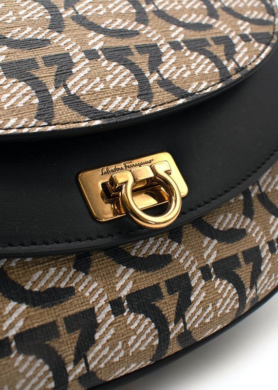 Ferragamo bag sale outlet outlet