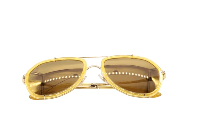 VINTAGE, RRP AS NEW
Double bridge metal pilot sunglasses with shiny metal finishes and colored rims. Lenses are held in place by metal claws making the model comfortable and durable.
Dolce & Gabbana Mirror Griffe Sunglasses in Yellow Metal
Color: yellow
Material: Metal
Condition: excellent
Sign of wear: No
SKU: 102787   
Size: One Size