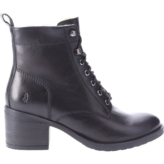 Quality leather with its classic looks and chunky heel the Harriet Boot looks amazing, and thanks to it's soft shearling lining and memory foam interior you'll feel amazing all day long too