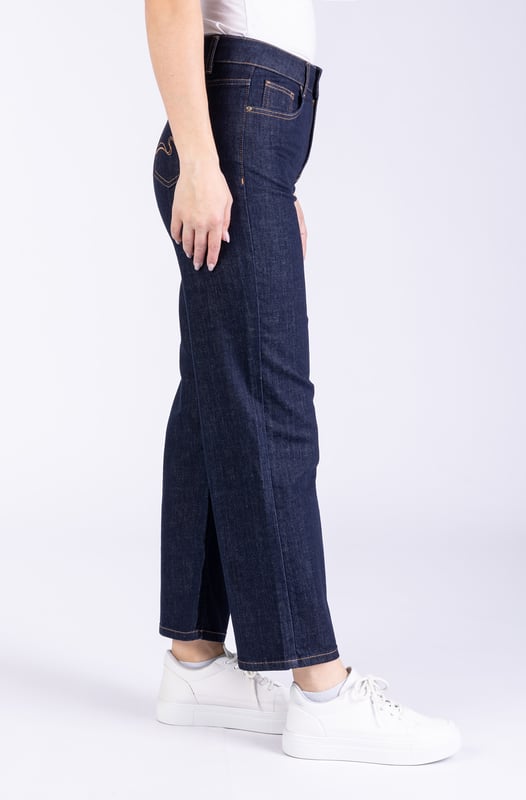 Unsere Culotte Quinn in Raw-Denim in verkürzter High-Ankle-Länge