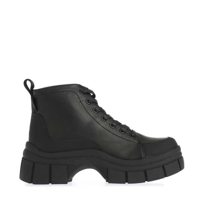Womens Rocket Dog Trusty Platform Lug Lace Up Boots in black.- Black faux leather and webbing upper.- Lace closure.- Substantial platform.- Microfiber lining.- Rubber sole.- Ref: TRUSTYMJ
