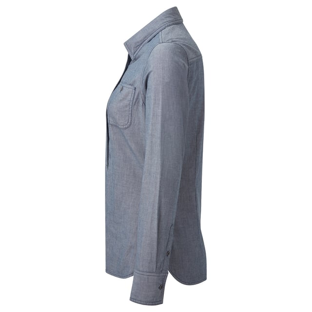 100% Bio-Baumwolle. Stoff: Chambray. 160gsm. Muster: Einfarbig. Taschen: 2 Brusttaschen, Stifttasche. Manschette: Verstellbar, Knopfverschluss. Ausschnitt: Abgeknöpft, mit Kragen. Saum: Geschwungen. Ärmel-Typ: Langärmelig. 2 Rückenabnäher, Brustabnäher, Zwillingsnadel-Nähte. Entspricht dem Sicherheitsstandard: OEKOTEX, Sedex. Nachhaltigkeit: Fairtrade.
