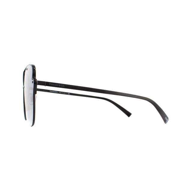 Las gafas de sol Tiffany 3063 60074L Negro Azul Degradado son un precioso modelo ojo de gato de la colección Paper Flowers de Tiffany. La montura metálica tiene forma de flor de papel con patillas planas con grabados de Tiffany & Co y las T de Tiffany adornan las puntas de las patillas. Un fino puente doble ofrece un acabado vanguardista a este estilo femenino sin esfuerzo.