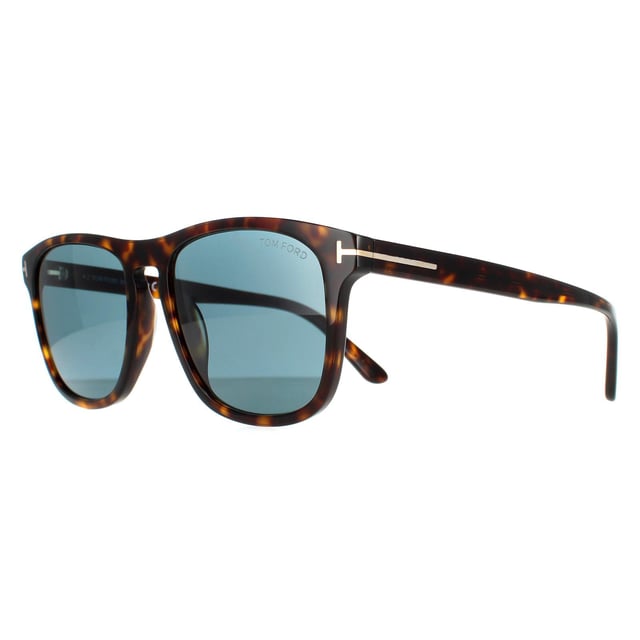 Tom Ford Square Mannen Dark Havana Blue FT0930 Gerard zonnebril zijn een klassieke rechthoekige vorm gemaakt van premium acetaat. Afgewerkt met een sleutelgatbrug en Tom Ford T -logo's op de tempels.