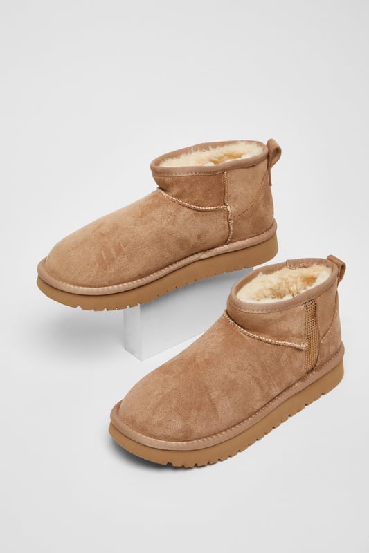 - Faux suede - Diamante detail - Faux fur lining - Pull on - Always check the wash care label