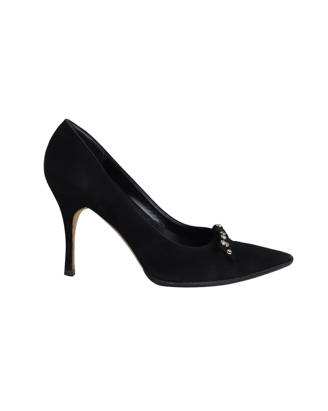 VINTAGE, RRP AS NEW
These court shoes from Gucci are crafted from black suede and feature pointed toes, leather soles and stiletto heels. The crystal embellishment on the toes add a glamorous touch to this ultra feminine design.

Gucci Pointed Court Shoes in Black Suede
Condition: very good
Material: Suede
Size: 37
Sign of wear: re-soled
SKU: 268084