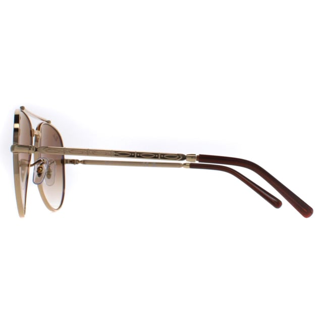 Ray-Ban Aviator Unisex Polished Gold Light Brown Gradient RB3625 New Aviator  Sunglasses are a fusion of classic design and modern innovation. With a nod to the iconic aviator silhouette, these sunglasses feature a sleek metal frame and bold double bridge, delivering a contemporary twist on a beloved style. The updated, slightly squared lenses offer a fresh take on the traditional aviator shape, exuding confidence and sophistication. Crafted with precision and attention to detail, these sunglasses not only make a fashion statement but also provide exceptional UV protection, ensuring both style and eye safety.