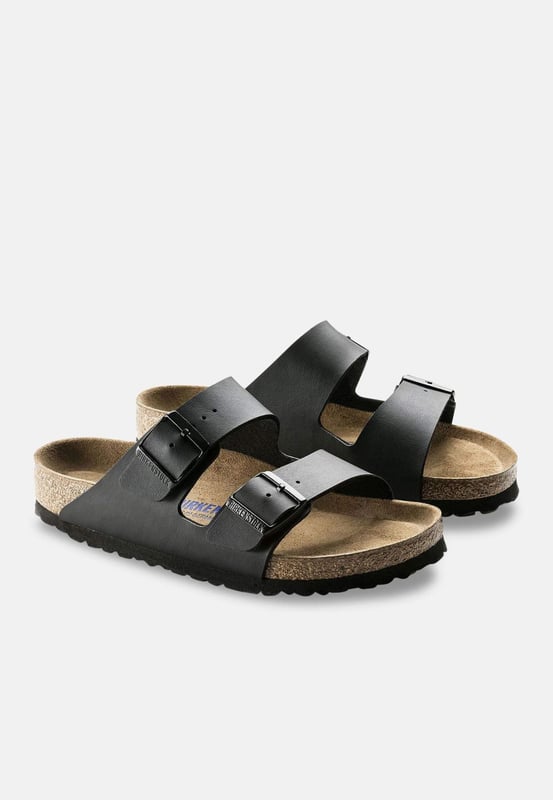 Birkenstock Arizona Sfb Enge Passform Schwarz 551253 "Das oft imitierte, nie kopierte, kategoriebestimmende Zwei-Riemen-Wunder von Birkenstock. Eine Komfort-Legende und ein modisches Grundnahrungsmittel. Mit verstellbaren Riemen und einem magischen Korkfußbett, das sich der Form Ihres Fußes anpasst, ist eine wirklich individuelle Passform so mühelos wie das klassische Design.
,Hergestellt in Deutschland
,Absatzform: flach
,Birko-Flor - strapazierfähiges, synthetisches Obermaterial mit lederähnlicher Oberfläche und weicher Unterseite
,Fußbett aus Kork passt sich der Form Ihres Fußes an und verfügt über eine ausgeprägte Fußgewölbestütze, eine tiefe Fersenkappe und einen geräumigen Zehenraum; mit Wildleder gefüttert
Leichte EVA-Sohle für Dämpfung und Stoßabsorption
,Vermeiden Sie extreme Hitze
"