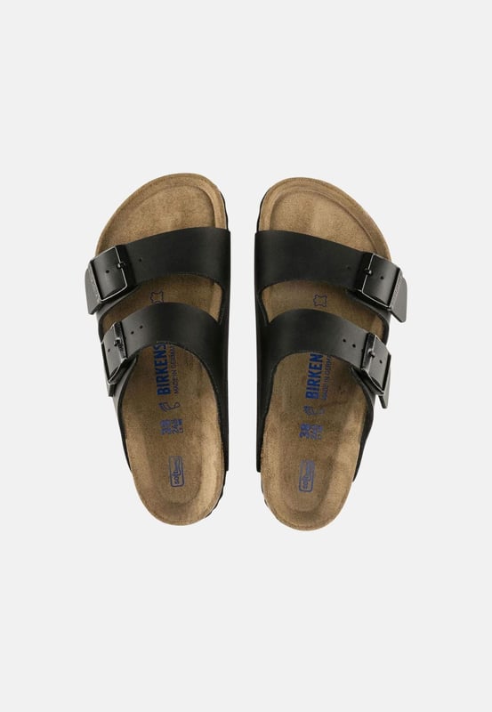 Birkenstock Arizona Sfb Enge Passform Schwarz 551253 "Das oft imitierte, nie kopierte, kategoriebestimmende Zwei-Riemen-Wunder von Birkenstock. Eine Komfort-Legende und ein modisches Grundnahrungsmittel. Mit verstellbaren Riemen und einem magischen Korkfußbett, das sich der Form Ihres Fußes anpasst, ist eine wirklich individuelle Passform so mühelos wie das klassische Design.
,Hergestellt in Deutschland
,Absatzform: flach
,Birko-Flor - strapazierfähiges, synthetisches Obermaterial mit lederähnlicher Oberfläche und weicher Unterseite
,Fußbett aus Kork passt sich der Form Ihres Fußes an und verfügt über eine ausgeprägte Fußgewölbestütze, eine tiefe Fersenkappe und einen geräumigen Zehenraum; mit Wildleder gefüttert
Leichte EVA-Sohle für Dämpfung und Stoßabsorption
,Vermeiden Sie extreme Hitze
"