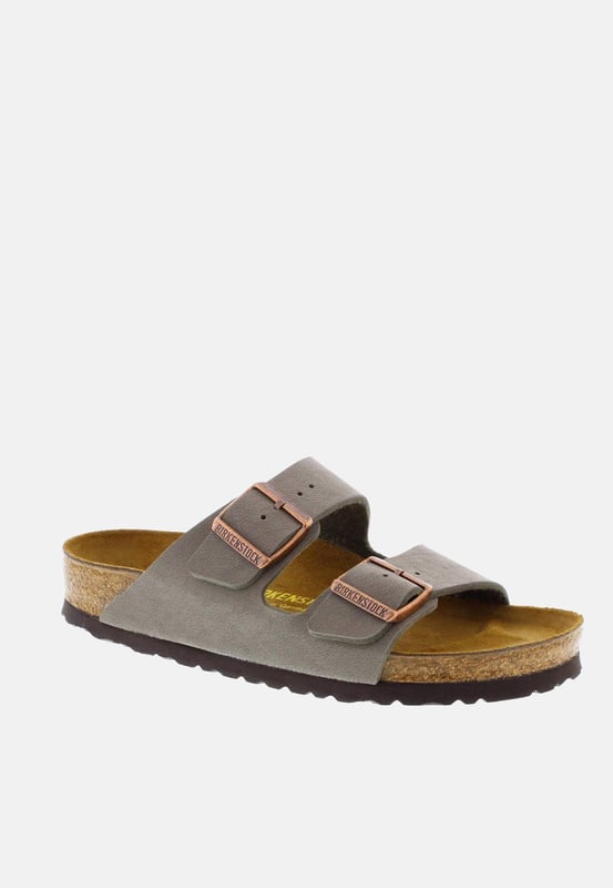 Zapatillas Birkenstock Arizona Gris Especificaciones: Zapatilla de ecopiel con plantilla anatómica Parte superior: Birko - Flor Nubuck Cordones: Doble hebilla Tipo de suela: Suela anatómica