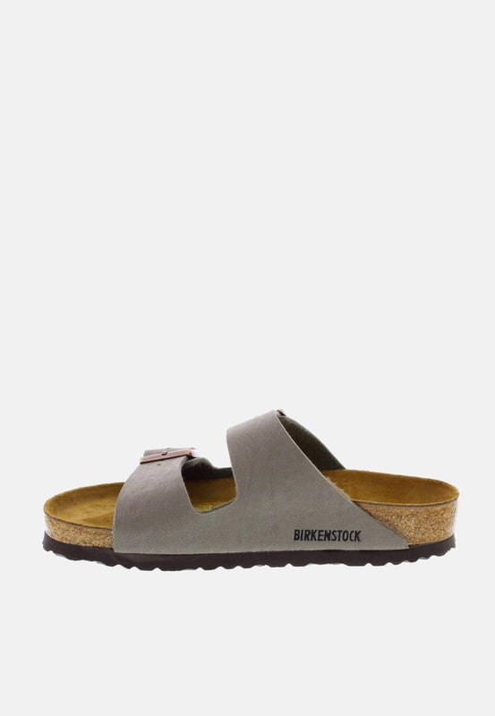 Zapatillas Birkenstock Arizona Gris Especificaciones: Zapatilla de ecopiel con plantilla anatómica Parte superior: Birko - Flor Nubuck Cordones: Doble hebilla Tipo de suela: Suela anatómica