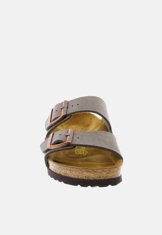 Zapatillas Birkenstock Arizona Gris Especificaciones: Zapatilla de ecopiel con plantilla anatómica Parte superior: Birko - Flor Nubuck Cordones: Doble hebilla Tipo de suela: Suela anatómica