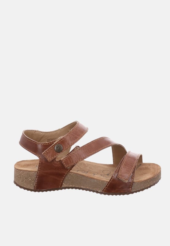 "This Josef Seibel Tonga 25 ladies leather sandals are a practical yet comfortable pair of ladies three strap sandals designed from supple leather with a three straps over the foot, this pair boast a stylish leather finish, are lightweight, flexible and highly durable sole for comfort and ease of movement.

,Upper: Leather
,Lining: Leather
,Footbed: Leather
,Sole: Cork/PU
,TR Tread
,Velcro Fastening and adjustable strap.
,Lightweight &amp; Flexible
"