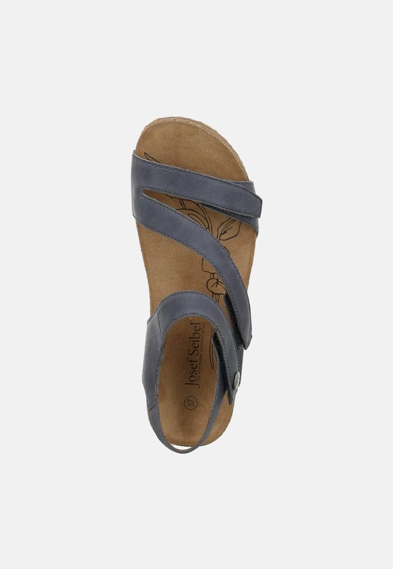 Onze sandaal is gemaakt van fijn kalfsleer en is daardoor bijzonder stevig. Het model Tonga 25 biedt een eenvoudige instap dankzij de praktischeklittenband. De AGO-fabricagemethode staat voor robuuste schoenen die lang hun pasvorm behouden. Met de G-schoenbreedte, biedt de sandaal Tonga 25 een aangename breedte aan de voet. Waar u ook gaat, dit lichtgewicht model Tonga 25 vergezelt u door dik en dun.