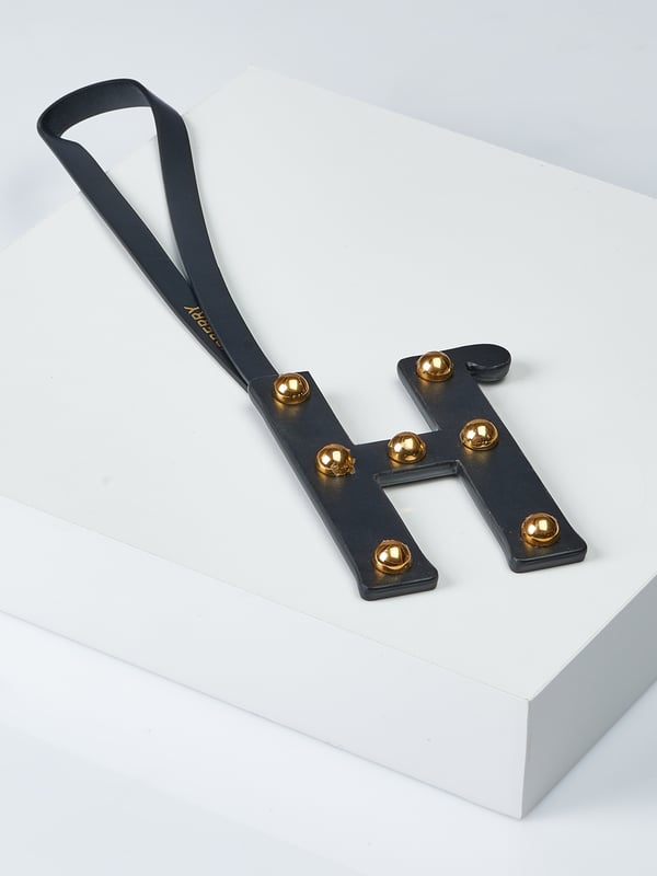 100% kunstleer; Burberry-letterhanger; Model: 8023521; Hoogwaardige afwerking; Lengte: 30 cm; Burberry-logodetails