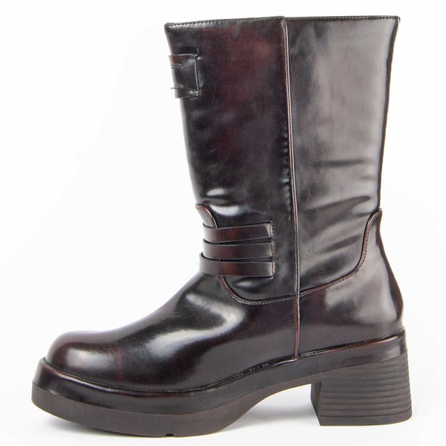 Women's ankle boots with heel. Made in natural leather. Comfortable fit. Padded natural leather insole. Manufactured by other brands for our brand. Approximate measurements: 5 cm heel, 20 cm high and 12 cm wide.
