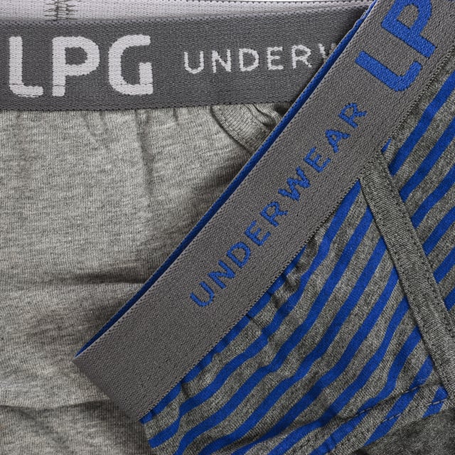 Set-2 slips.
 Kleur Grijs-grijs gestreept
 Elastische tailleband met geborduurd logo.
 ademende stof
 Anatomische voorkant met de mogelijkheid om vast te houden zonder te knellen.
 Naden in toon zichtbaar.

 Samenstelling: 95% Katoen, 5% Elastaan

 Onderhoud:
 - Wassen op max. 30º.
 - Niet bleken.
 - Niet in de droger.
 - Niet strijken.
 - Niet chemisch reinigen.