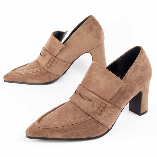 Schoenen met hoge hakken voor dames. Comfortabele pasvorm. Gevoerde binnenzool van natuurlijk leer. Gemaakt door andere merken voor ons merk. Afmetingen bij benadering: hak van 8 cm.