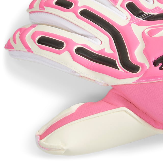 PRODUKTSCHILDERUNG: Die neuen ULTRA ULTIMATE HYBRID Torwarthandschuhe sind so konzipiert, dass sie jeden Bedarf des modernen Torwarts erfüllen. Mit einem leichten Material und der exklusiven GRDXKN-Drucktechnologie ist der Handschuh extrem leicht und flexibel. Der neu gestaltete Handrücken hat in jedem Abschnitt eine spezifische Behandlung, um die Leistung in Bezug auf Grip, Dämpfung und Ballkontrolle unter allen Bedingungen zu verbessern. DETAILS: 4 mm Superior Grip-Latex-Handfläche aus erneuerbaren Rohstoffen bietet fantastischen Grip bei nassen und trockenen Bedingungen; Gunn/Negative-mischter Schnitt der Handfläche sorgt für zusätzlichen Grip und verbesserte Passform; Gewichtsreduziertes Körpermaterial ermöglicht perfekte Agilität und erhöht die Atmungsaktivität; Bedruckter Handrücken mit exklusiver GRDXKN-Drucktechnologie bietet Grip und zusätzliche Unterstützung beim Schlagen des Balls; Daumenumschlag erhöht den Latexkontakt mit dem Ball; Elastisches Handgelenk mit durchgehendem Latexband bietet Handgelenksupport und sicheren Abschluss.