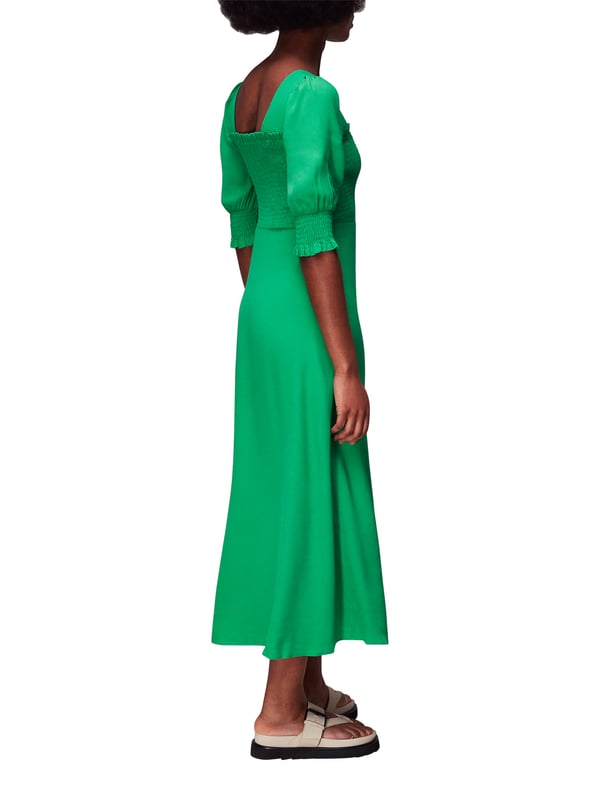 Step into spring in our vibrant Luna Midi Dress. Featuring a flattering square neckline and delightful short sleeves, this versatile piece is perfect for your day-to-day outings or a casual rendezvous. Made with eco-friendly viscose, embrace both style and sustainability.