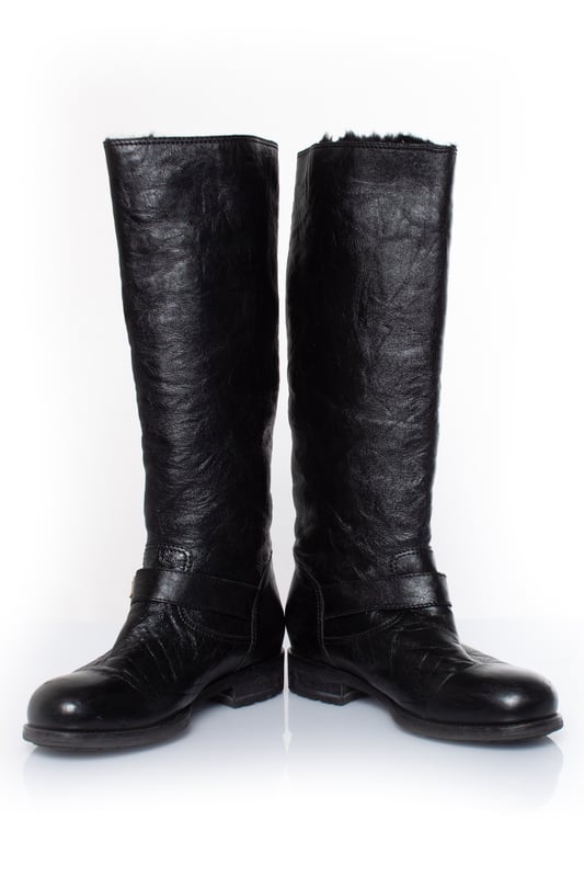 Grained leather biker boots VINTAGE, RRP AS NEW
Jimmy Choo, Grained leather biker boots. The item is in good condition.