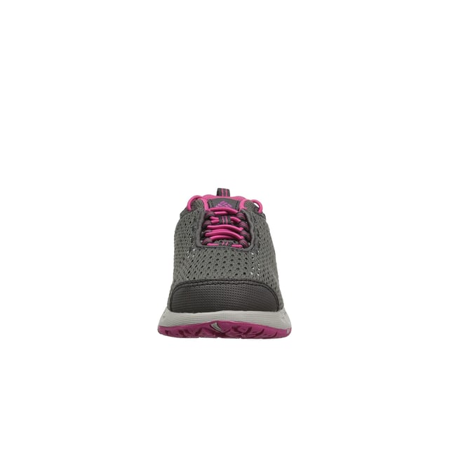 Columbia Drainmaker III Kids Grey Shoes: una mezcla de espíritu aventurero y practicidad para su joven explorador. Diseñado con el juego al aire libre y las actividades acuáticas en mente, estos zapatos ofrecen un equilibrio de comodidad, protección y estilo, asegurando que los pies de su hijo estén listos para cualquier aventura que se le presente.

Características clave:

Diseño listo al aire libre: los zapatos grises de DrenseMaker III para niños de Columbia se elaboran para resistir los rigores del juego al aire libre. Ya sea que se trate de caminar, explorar corrientes o correr en el parque, estos zapatos están a la altura del desafío.

Tecnología de secado rápido: los zapatos cuentan con un diseño de secado rápido, que permite que el agua escape fácilmente y ayude a evitar molestias causadas por los pies húmedos. Esto es especialmente útil durante las actividades acuáticas o las lluvias inesperadas.

Construcción transpirable: con una combinación de materiales sintéticos y de malla transpirable, estos zapatos aseguran una ventilación adecuada. Esta característica ayuda a mantener los pies de su hijo frescos y frescos, incluso durante las sesiones de juegos energéticos.

Suella externa de arbitres: la suela exterior de goma duradera está diseñada para proporcionar una excelente tracción en varias superficies. Esta característica agrega una capa adicional de seguridad, lo que permite a su hijo explorar con confianza diferentes terrenos.

Tapa protectora del dedo del pie: para proteger los dedos pequeños de los golpes y las abrasiones, los zapatos están equipados con una tapa protectora del dedo del pie. Esta característica mejora la durabilidad de los zapatos y proporciona protección adicional durante las actividades al aire libre.