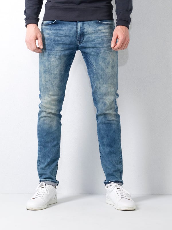 De Seaham Slim Fit jeans is onze absolute bestseller. De Seaham is een 6-pocket model, dankzij het verborgen tweede coinpocket. Gemaakt van comfortabel stretchdenim en is uitgevoerd in de nieuwe vintage wassing. Dit is een item uit onze Essential Collection en is verkrijgbaar in meerdere kleuren.Essentials CollectionSlim fitSmalle taille94% katoen, 3% polyester, 3% elastaan